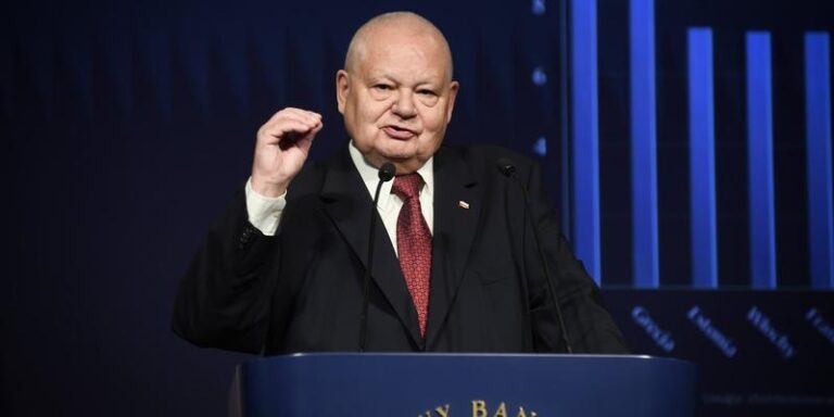 Ile naprawdę zarabia prezes NBP? Oto zaskakujące szczegóły o pensji Adama Glapińskiego