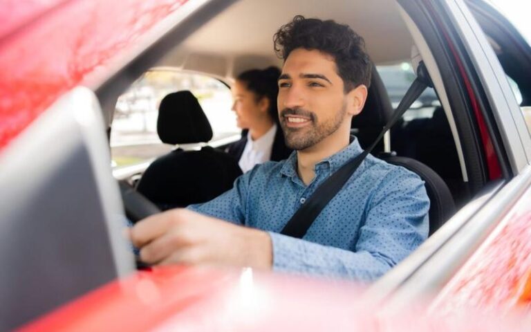 Ile naprawdę zarabia kierowca Ubera? Odkryj zaskakujące fakty!